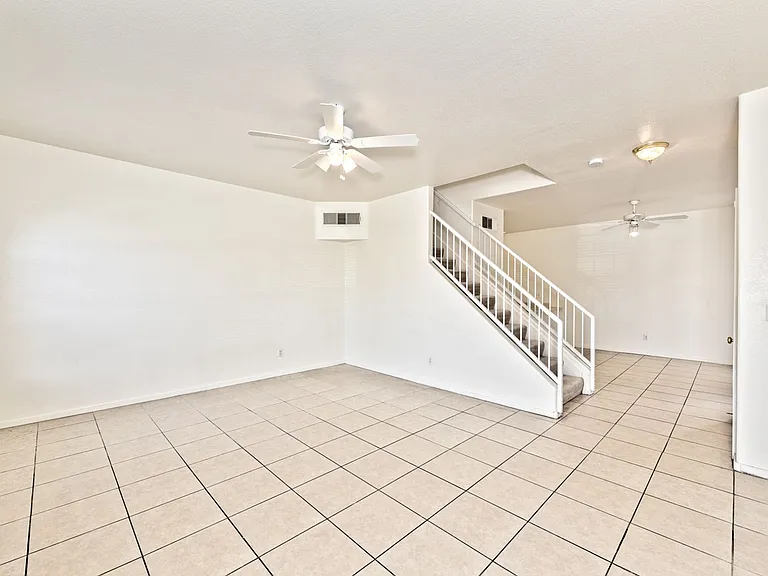 1637 Cave Spring Dr — Photo 3