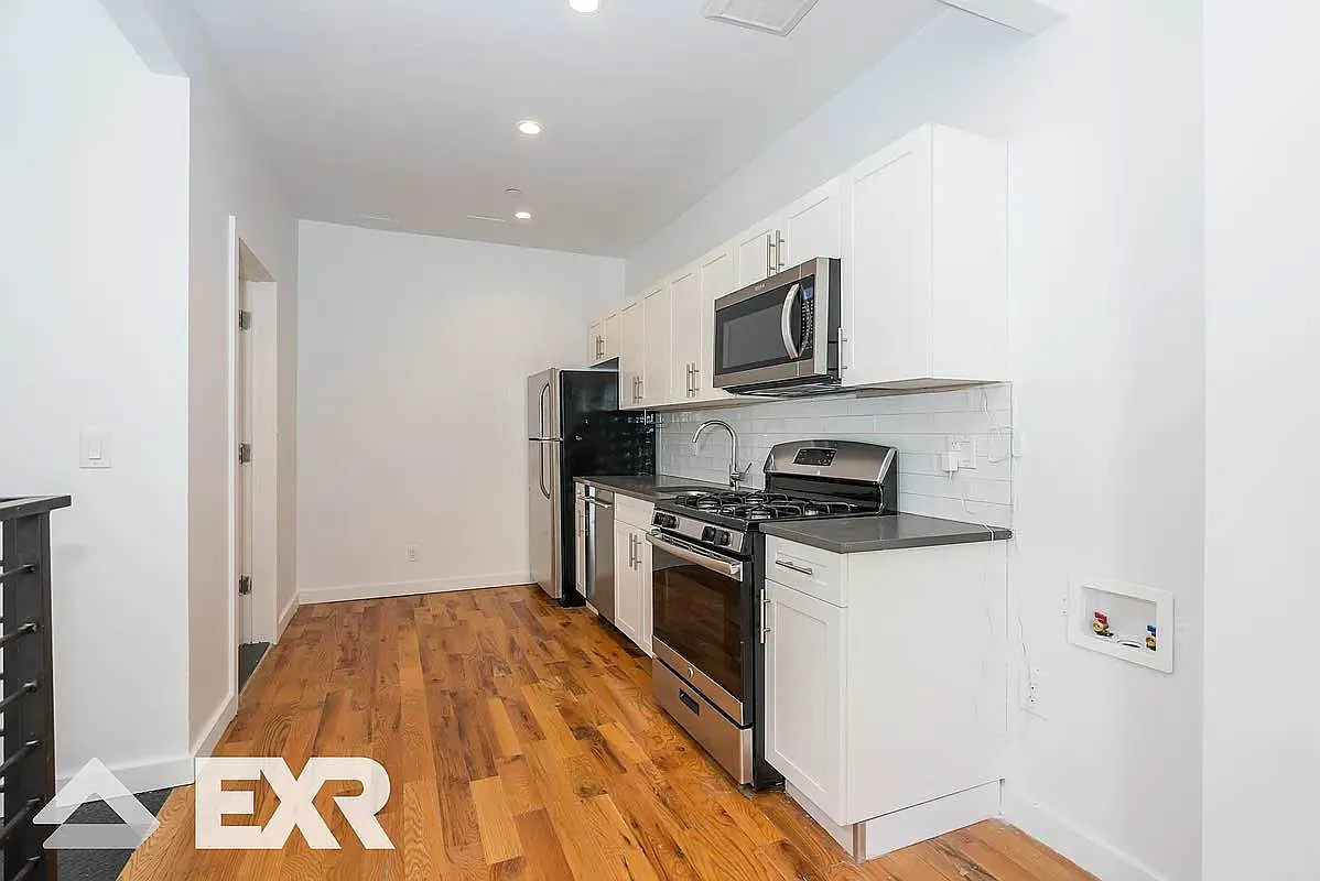 453 Irving Ave — Photo 3