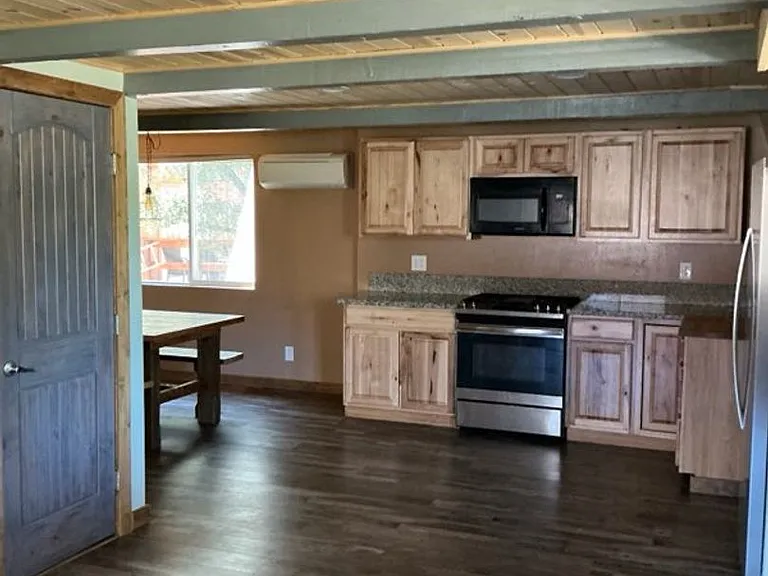 2320 Arctic Dr — Photo 4