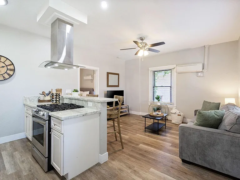 260 N Fulton St #260 — Photo 5