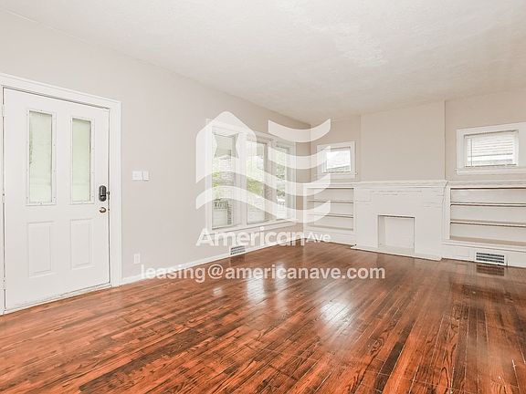 1431552_002_wm_-_living_room_12978255.jpg