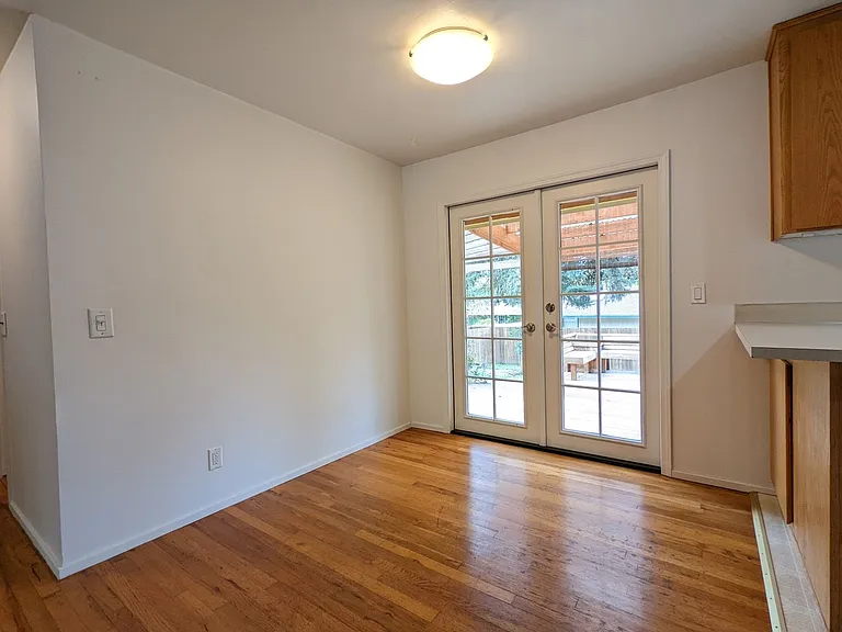 3170 University St — Photo 8