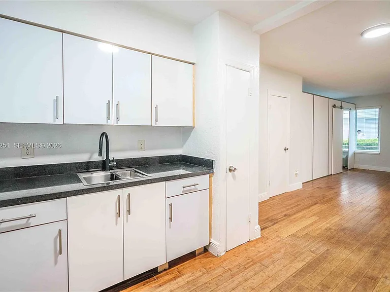 7325 Carlyle Ave #8 — Photo 4