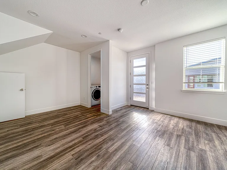 2183 Kenrick Ln — Photo 3