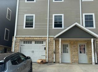 636 Arlington St, Dubuque, IA 52001