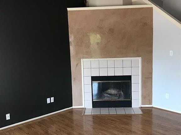 3rd image of 3853 Suffolk Ln