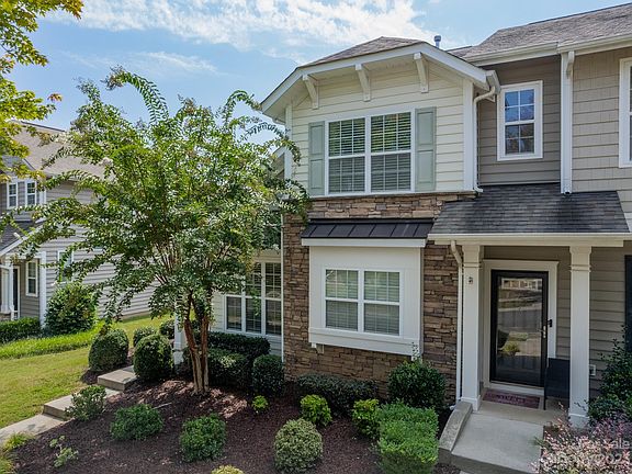 3rd image of 8029 Willow Branch Dr #12