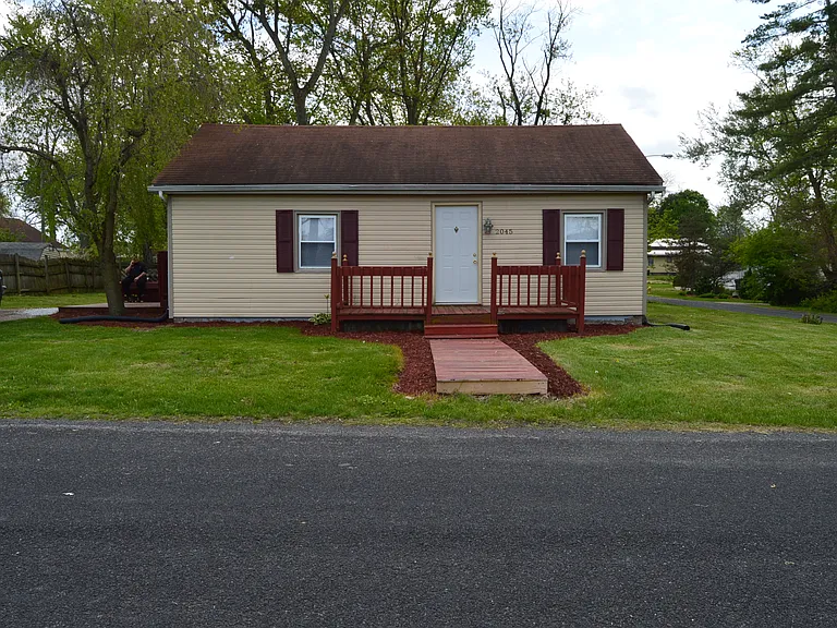 2045 W Packard Ave — Photo 1