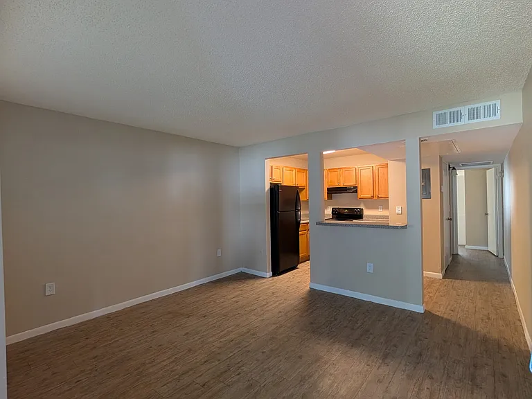 San Christopher Apartments — Photo 9