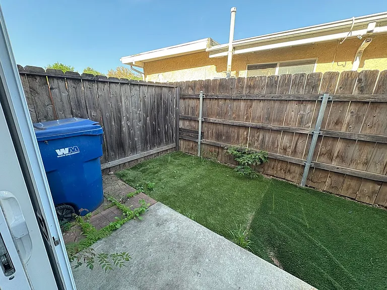 3404 Helix St — Photo 12