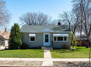 432 20th St NW, Minot, ND 58703