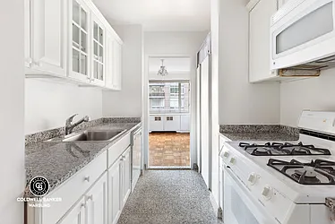 Rented by Coldwell Banker Warburg