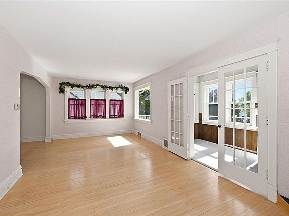5th image of 2417 Jefferson St