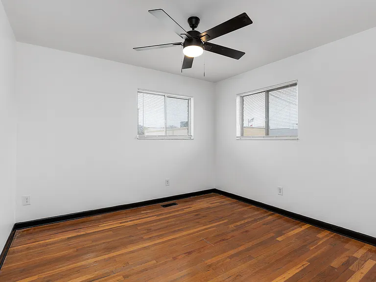 22538 Brittany Ave — Photo 9