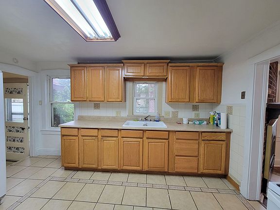 4th image of 828 Euclid Ave