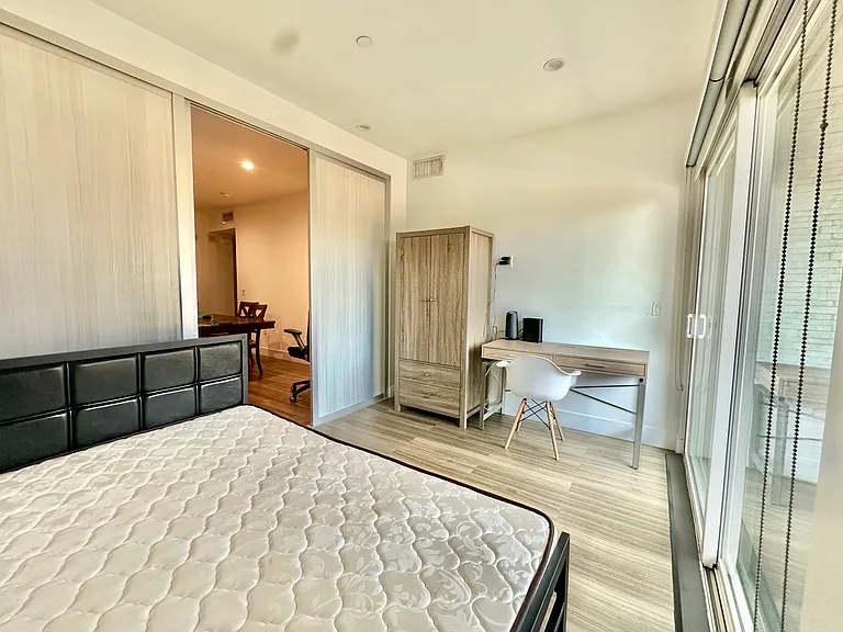 1515 Colby Ave — Photo 32