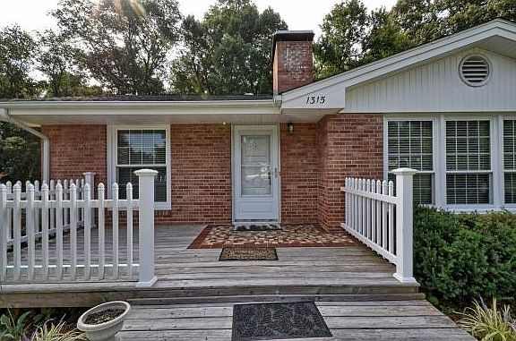 4th image of 1315 Woodside Dr