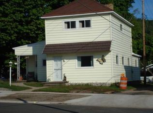 214 Lynn St, Munising, MI 49862
