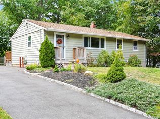 15 Lincoln St, Trumbull, CT 06611