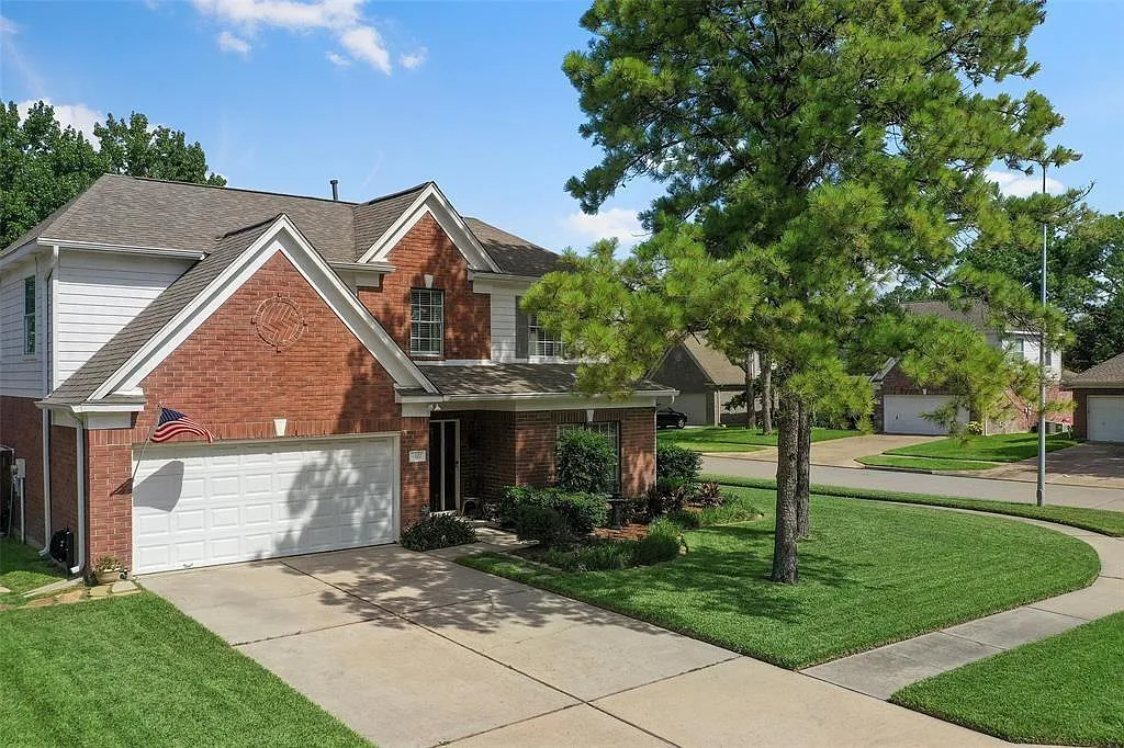 4 bed, 2.5 bath, 2515 sqft, $2,800 — Photo 3