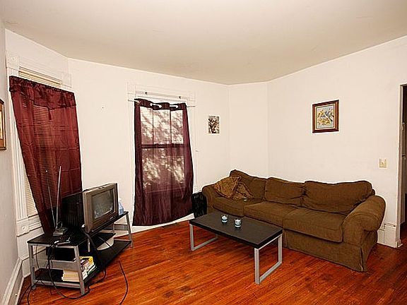5th image of 2822 Aldrich Ave N