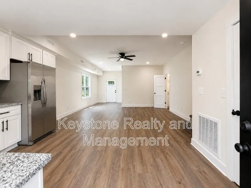1 bed, 1.0 bath, 1800 sqft, $995 — Photo 4