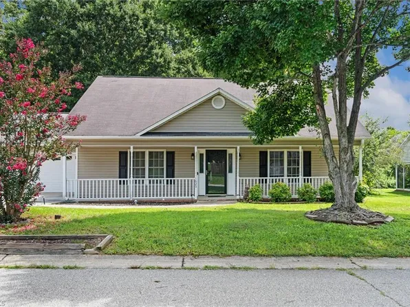 1625 N Ammons Dr, Clemmons, NC 27012