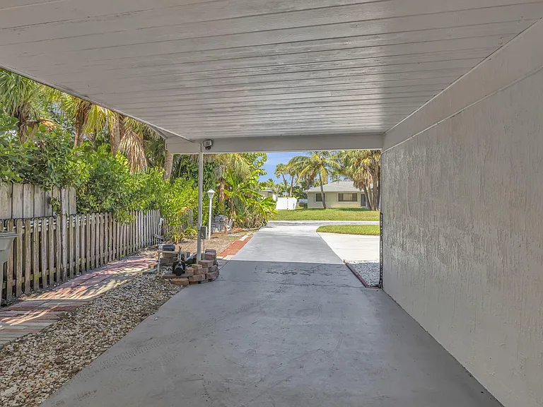 1911 Cypress Ave — Photo 5