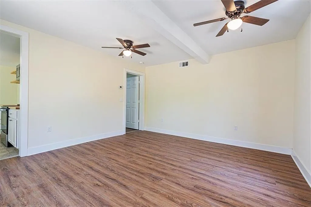 1 bed, 1000 sqft, $1,100 — Photo 3