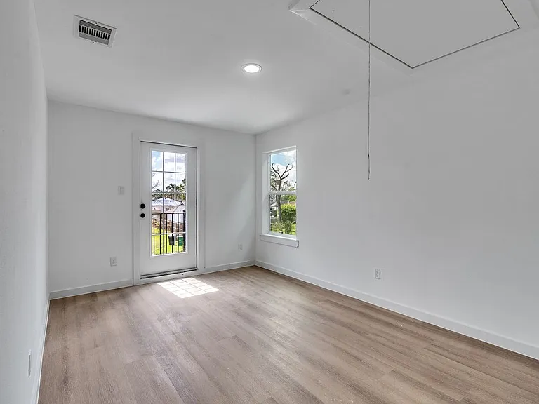 1052 N Lane St — Photo 23
