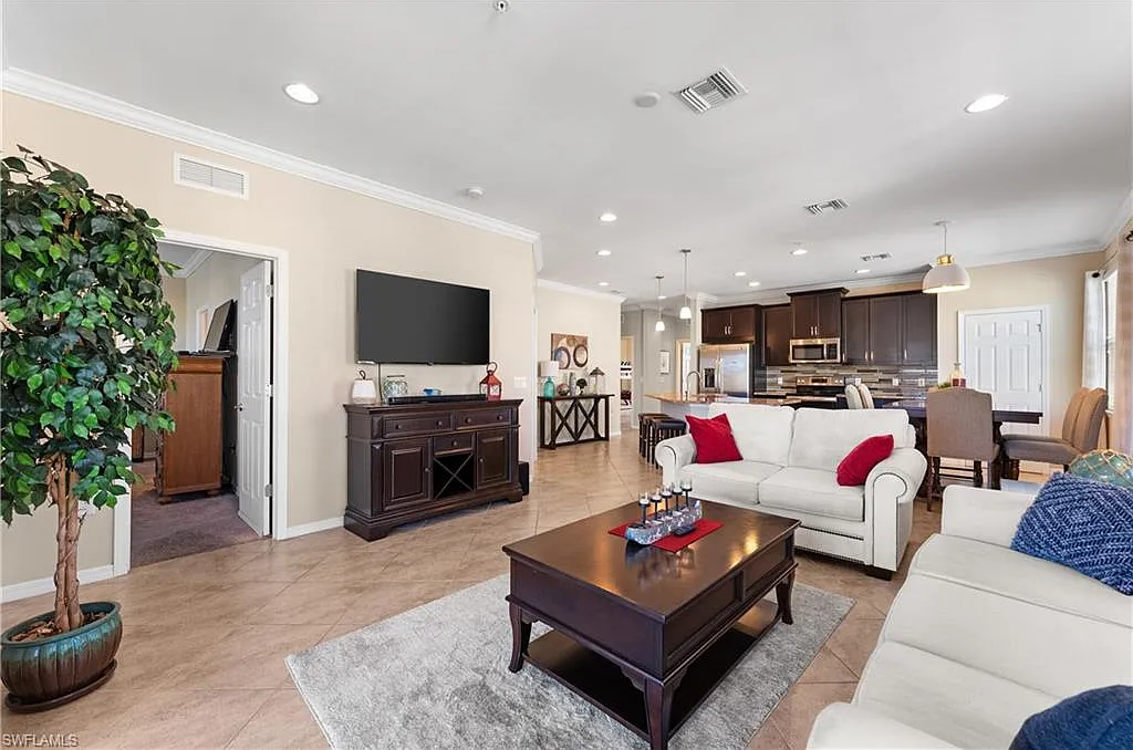 3 bed, 2.0 bath, 1661 sqft, $3,450 — Photo 4