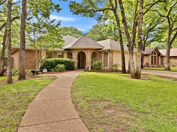 740 High Crest Dr, Azle, TX 76020