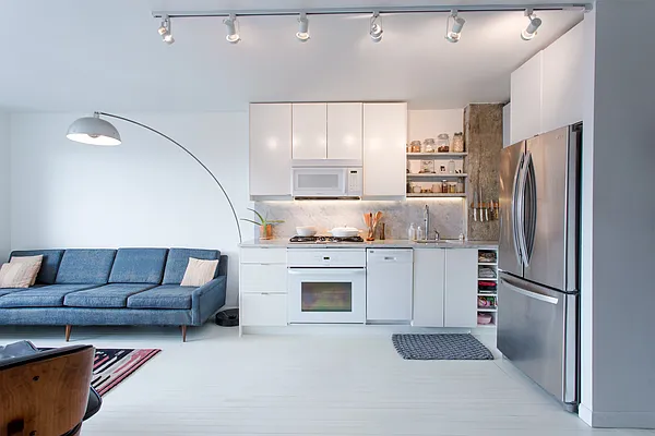 Sold by Realty Collective | media 27