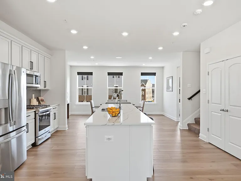 16428 Fife Way — Photo 9