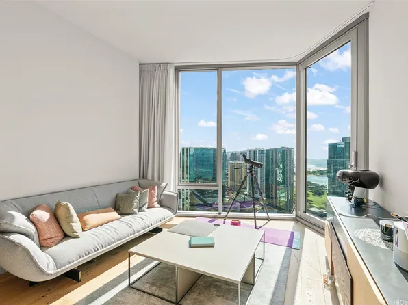 1001 Queen St #Penthouse 3904, Honolulu, HI 96816
