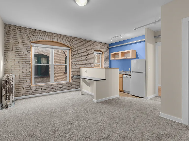 606 E 15th St #5 — Photo 1