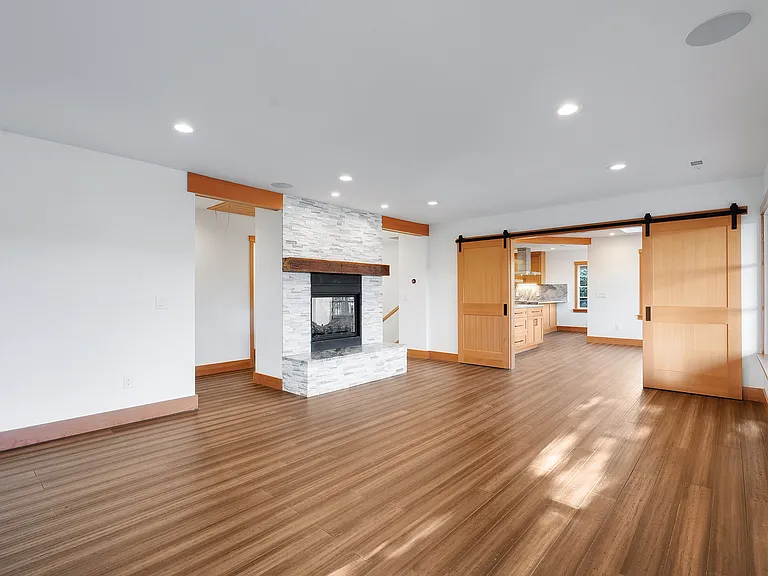 Glenmorrie Dr — Photo 23