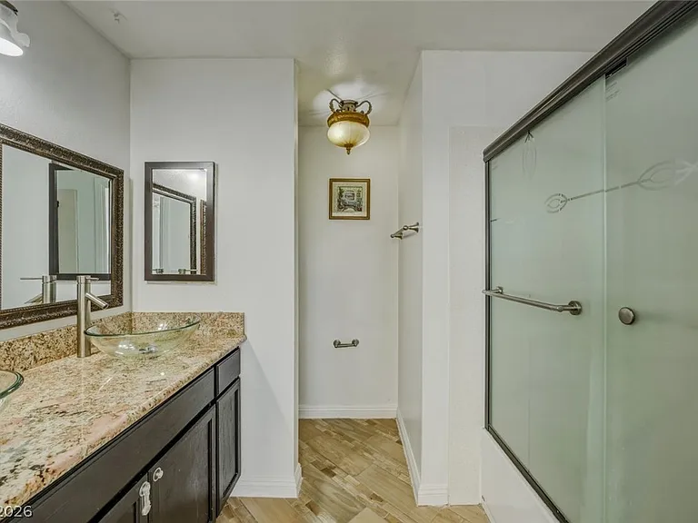 6760 W Oakey Blvd — Photo 27