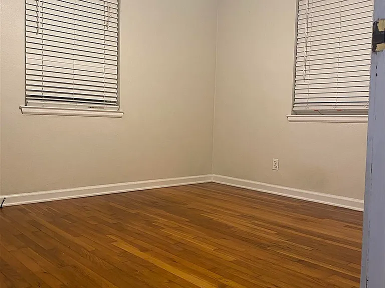 1240 E Jordan St — Photo 15