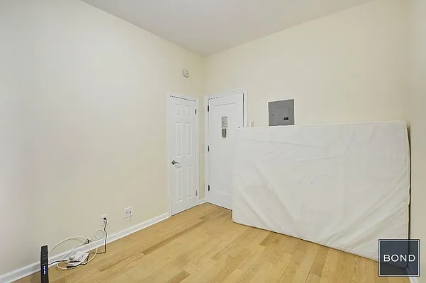 Rented by Bond New York | media 8