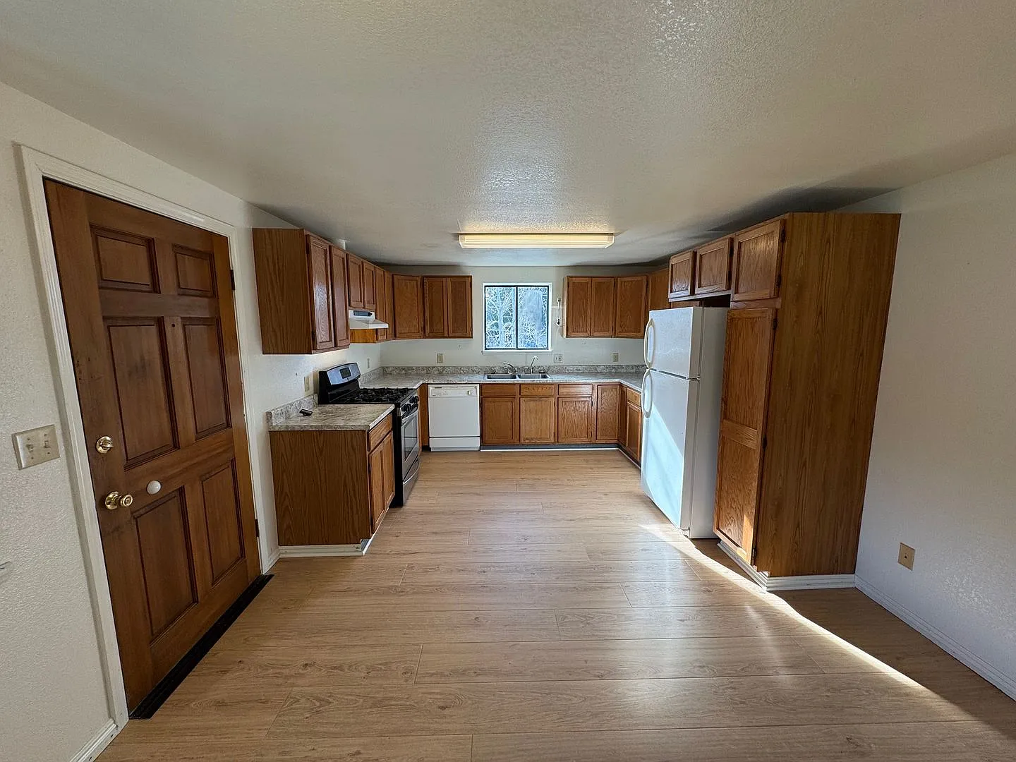 2362 Redwood ST — Photo 3