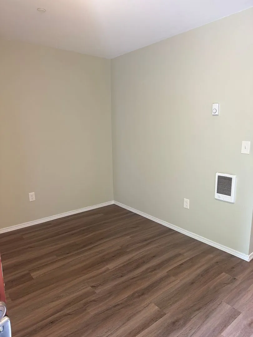 Cozy 1 bedroom 1 bath newly remodeled apartment home available for immediate move in! — Photo 3