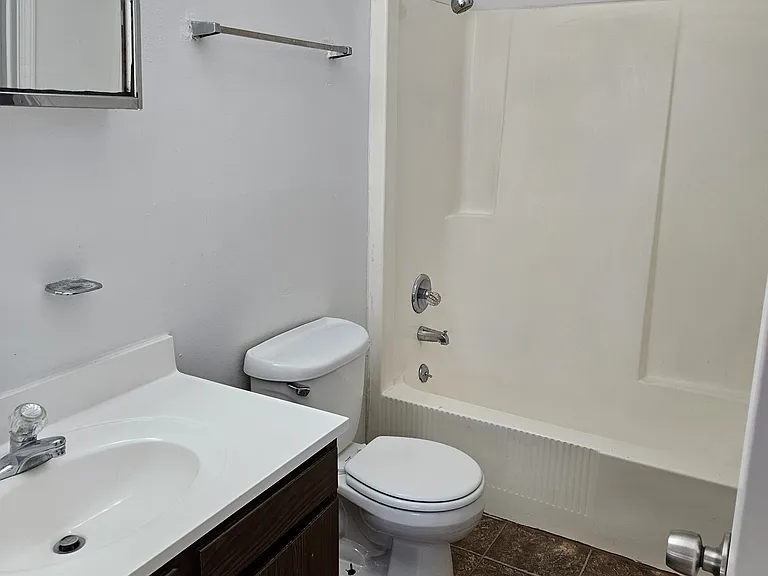 401 Anthony Dr — Photo 1