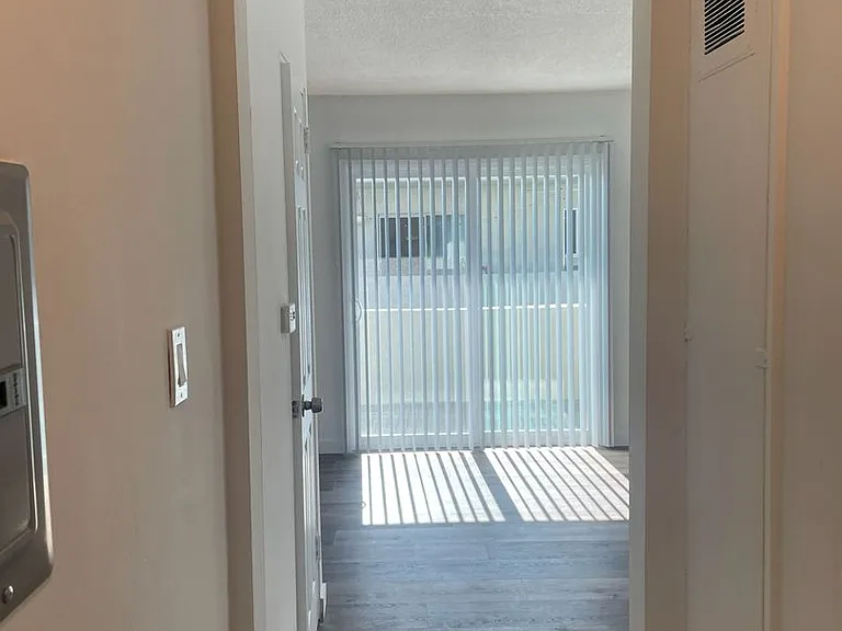 1815 N. Harvard Blvd — Photo 26