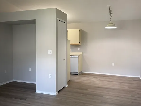 1244 Oxford Manor Ct APT 1, South Lyon, MI 48178