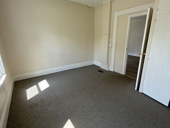 4th image of 196 Norton St #2