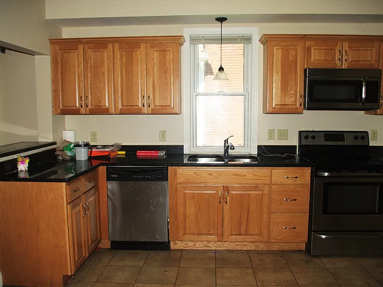 1677 Sherburne Ave — Photo 2