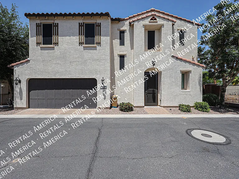 1930 S Sycamore Pl — Photo 2