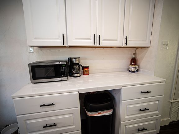 2nd image of 820 Turtle Creek Blvd #B