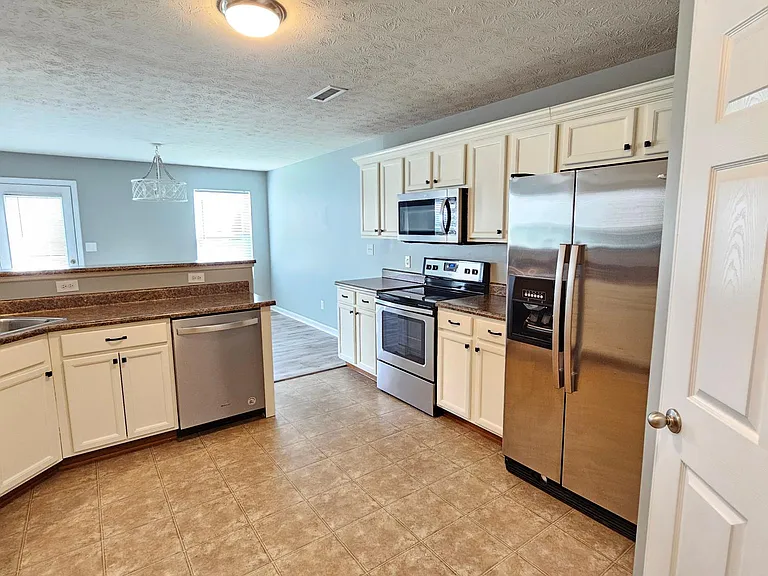 2517 Middle View Dr — Photo 7